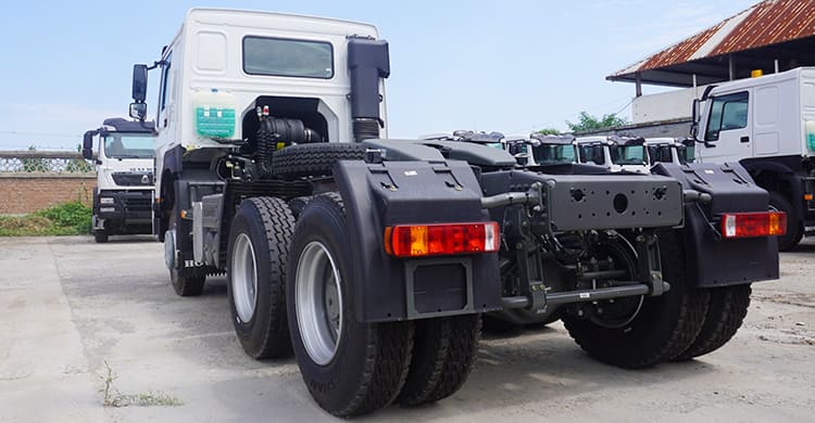 Sinotruck Howo 371 6x4 tractor truck Price